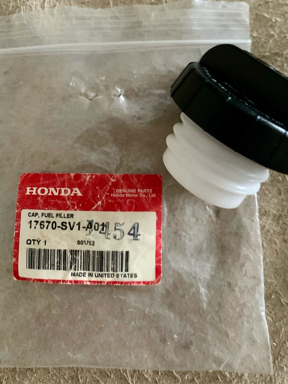 Honda OEM genuine new in package Fuel Filler Cap
17670-SV1-A01